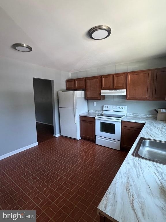 8108 Sandy Spring Road - Photo 3