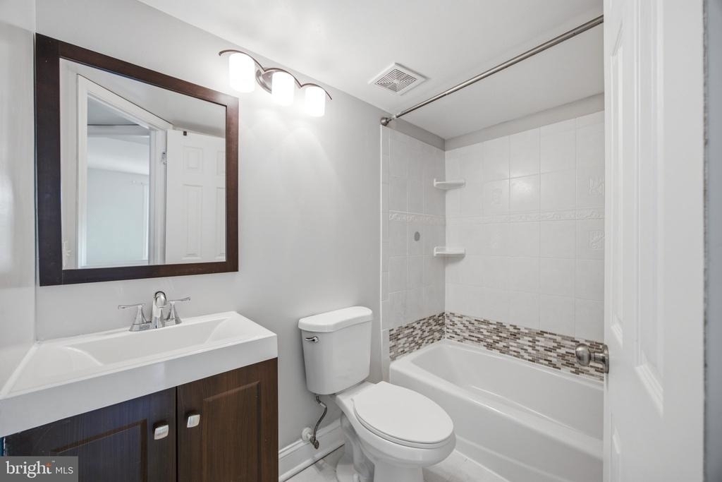 8609 Hawk Run Terrace - Photo 20