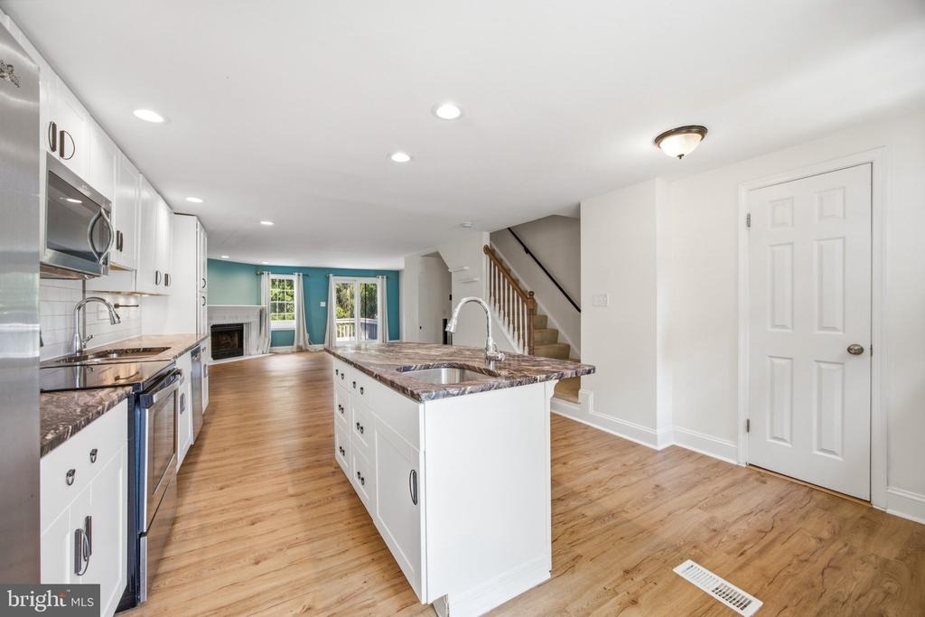 8609 Hawk Run Terrace - Photo 3