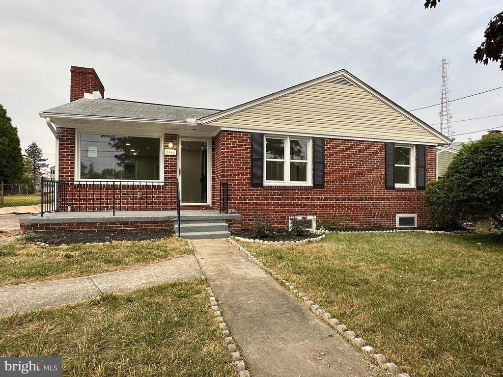 5906 Leewood Avenue - Photo 0