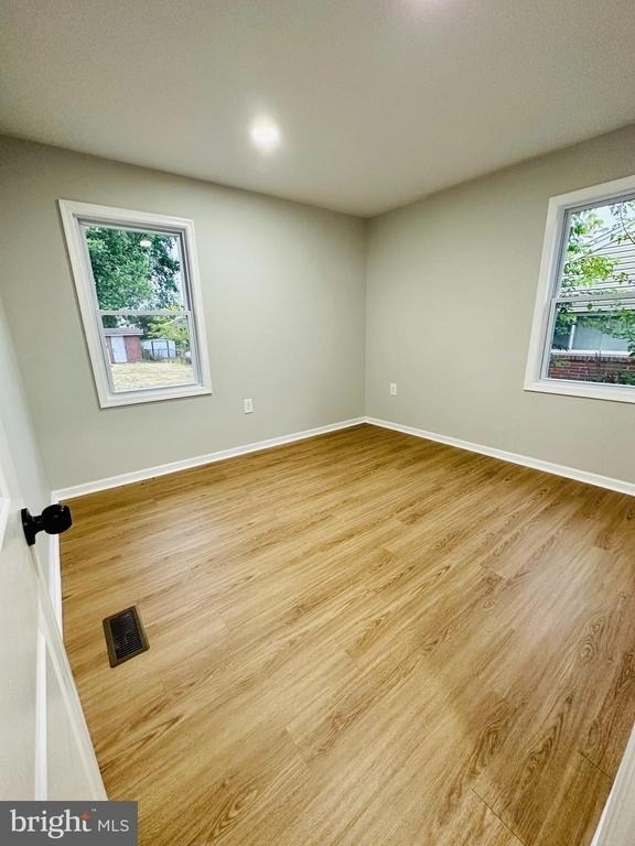 5906 Leewood Avenue - Photo 8