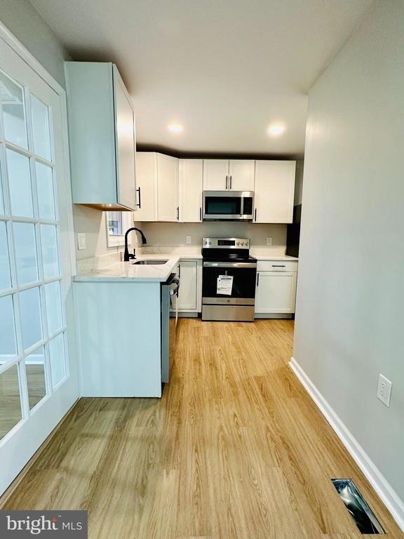 5906 Leewood Avenue - Photo 3