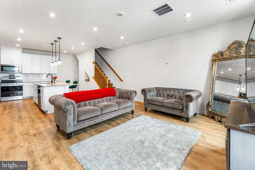 4520 Reaney Ln - Photo 1