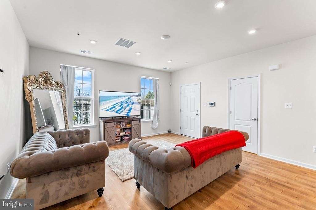 4520 Reaney Ln - Photo 3