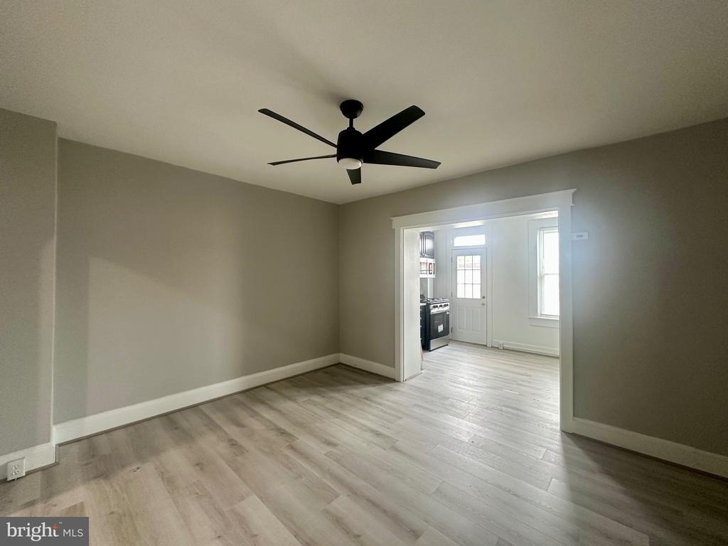 125 N Monastery Avenue - Photo 11