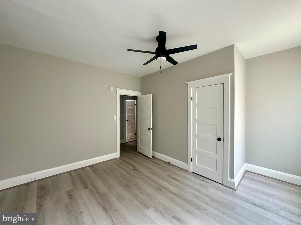 125 N Monastery Avenue - Photo 2