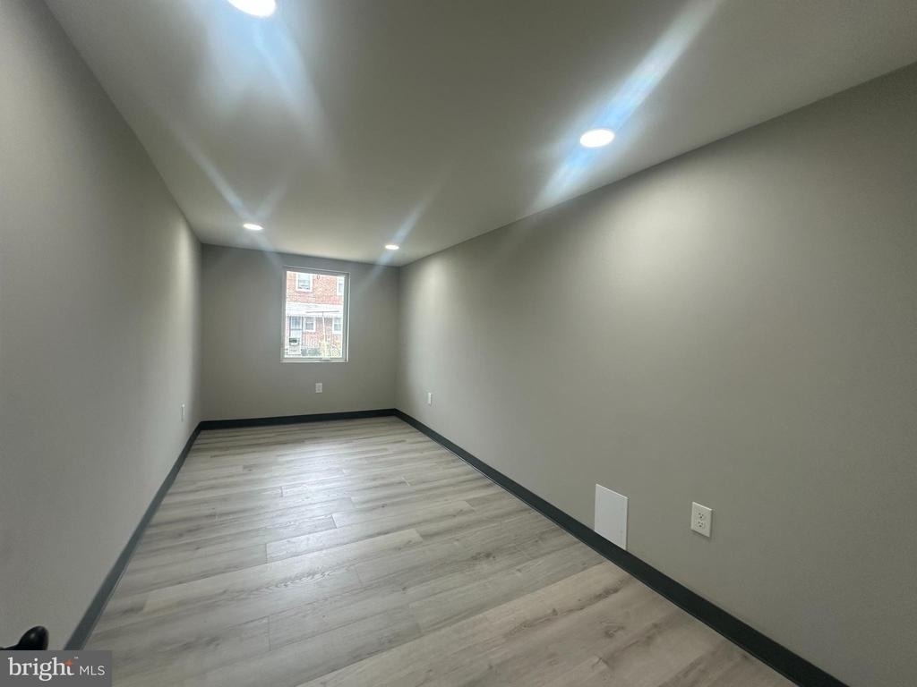 125 N Monastery Avenue - Photo 15
