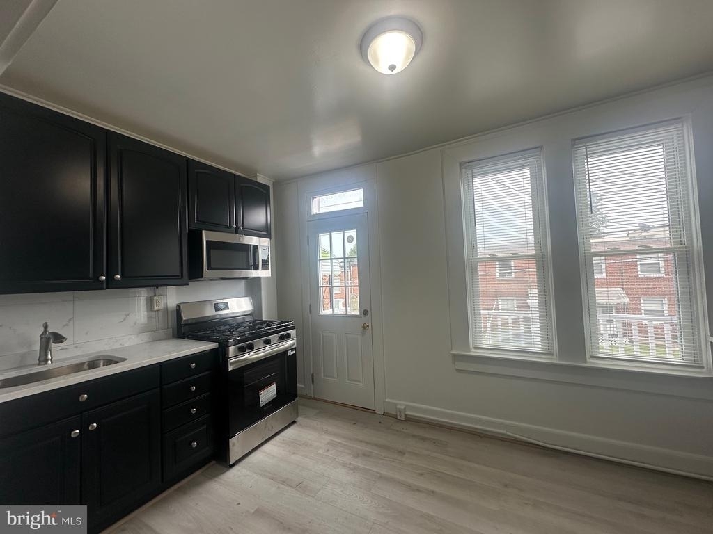 125 N Monastery Avenue - Photo 0