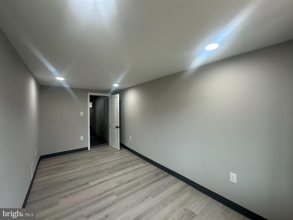 125 N Monastery Avenue - Photo 16