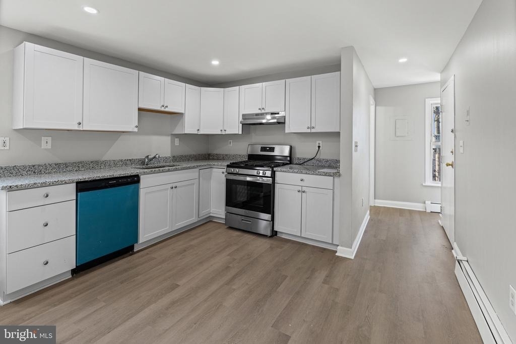 113 W 22nd Street - Photo 2