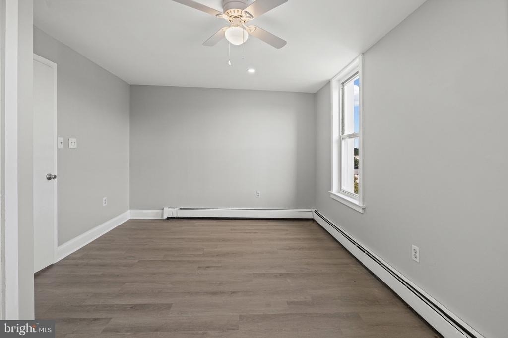113 W 22nd Street - Photo 7