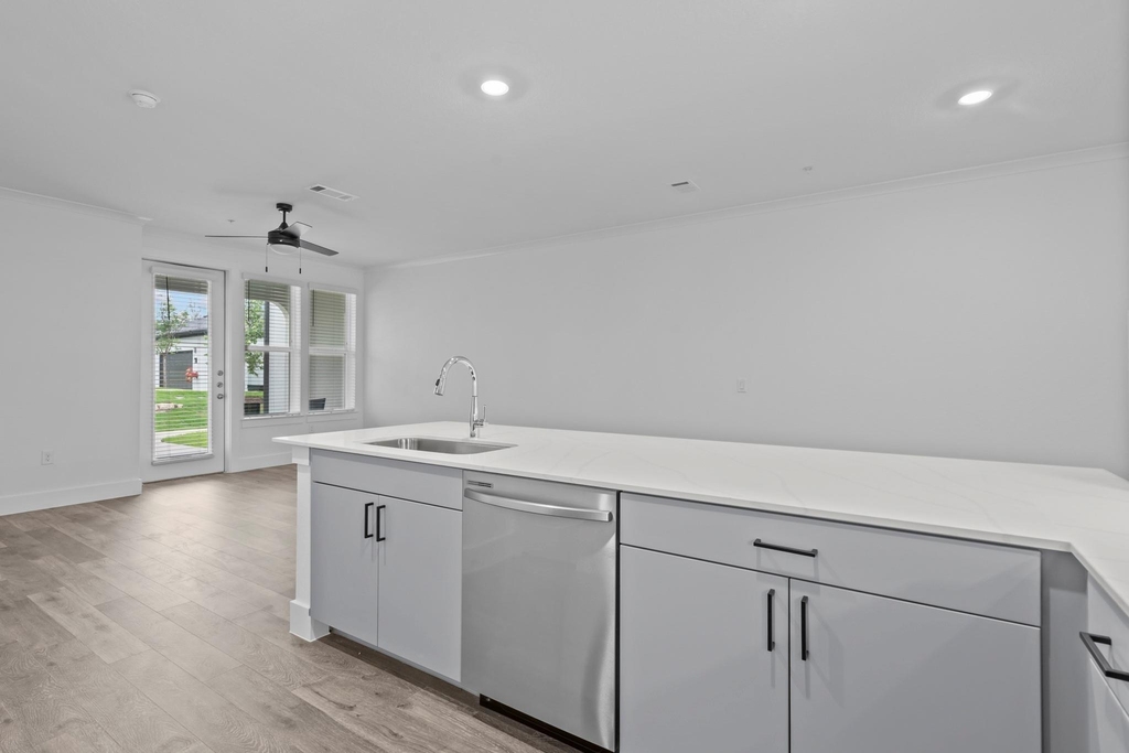 1664 Hillside Terrace - Photo 20