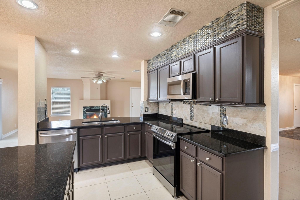 1300 Chalk Ln - Photo 15