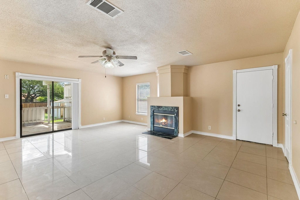 1300 Chalk Ln - Photo 9