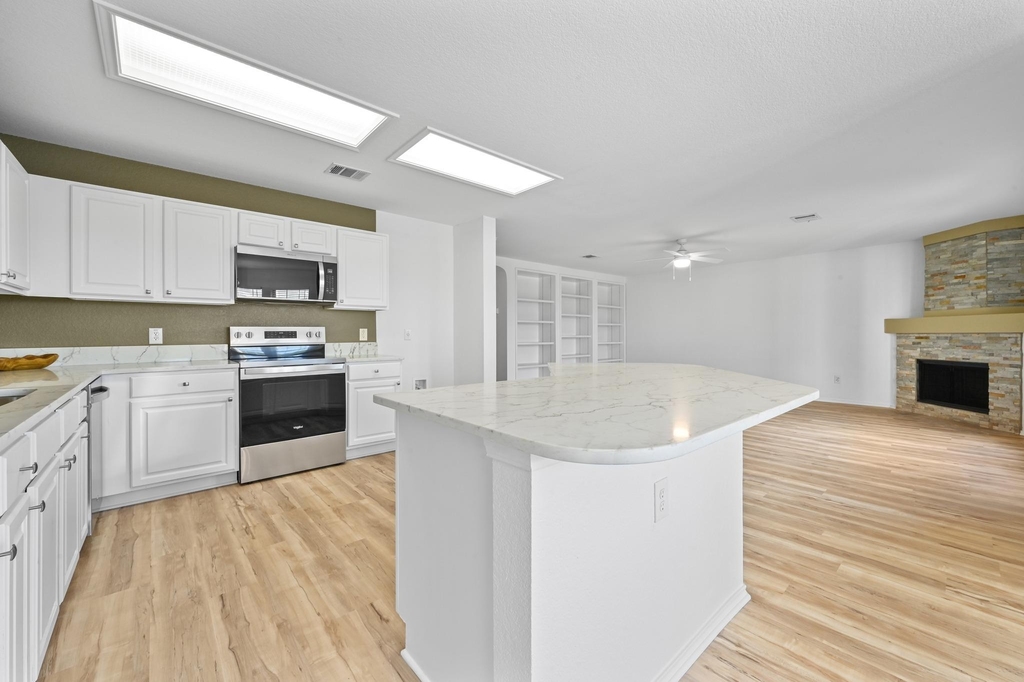 2412 Regal Park Ln - Photo 12