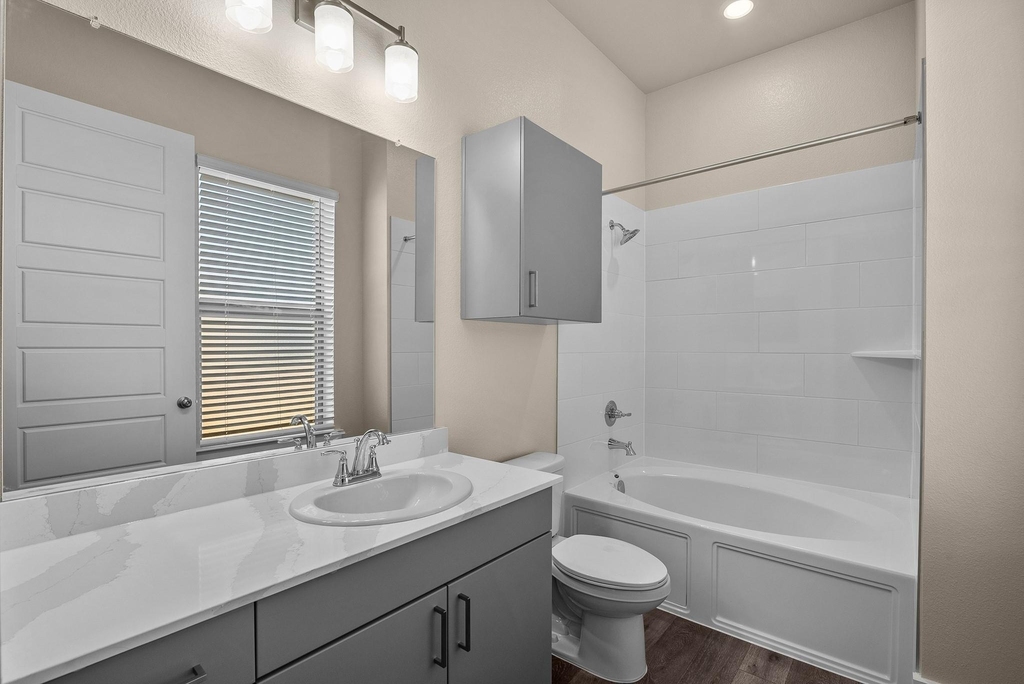 476 Suffield Dr - Photo 9