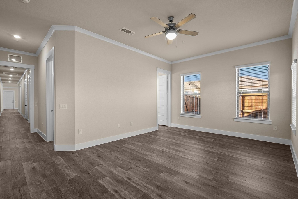 476 Suffield Dr - Photo 12