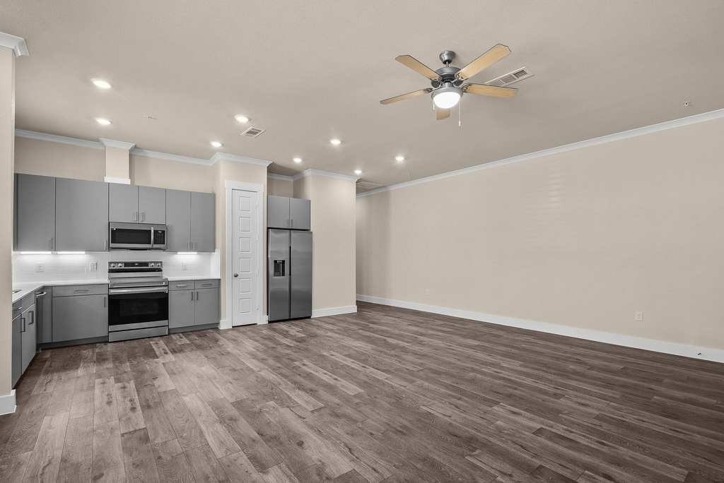 476 Suffield Dr - Photo 3