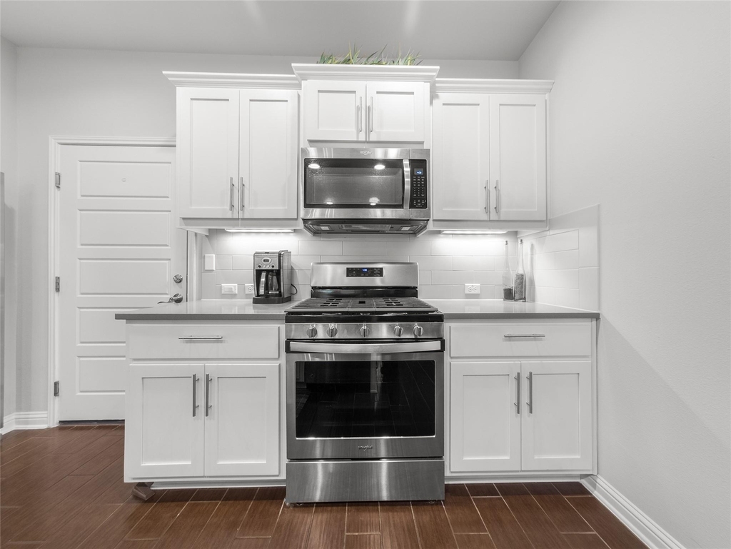 13800 Lyndhurst St - Photo 10