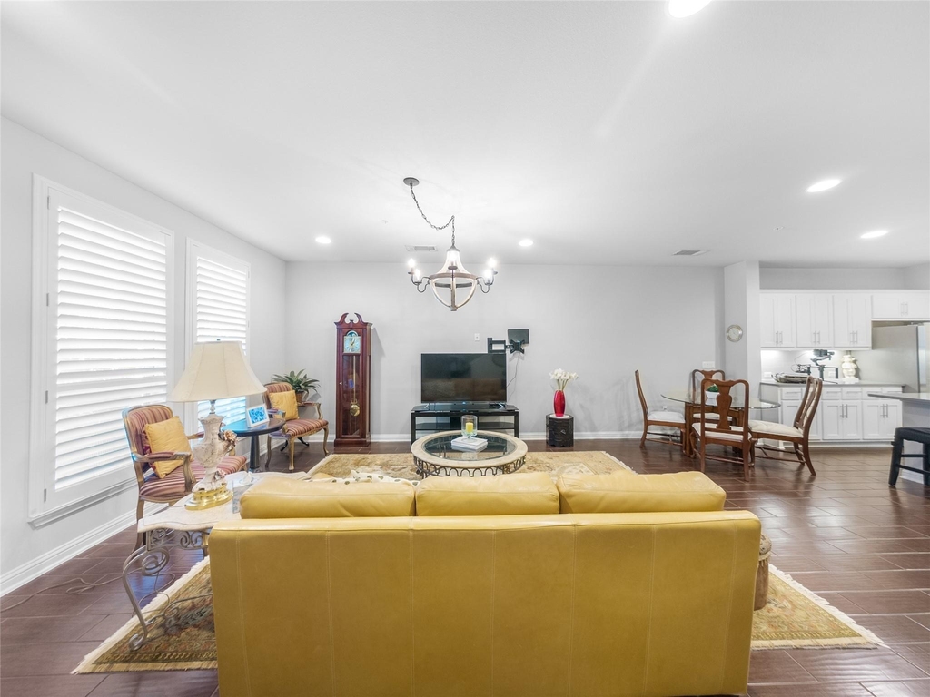 13800 Lyndhurst St - Photo 2