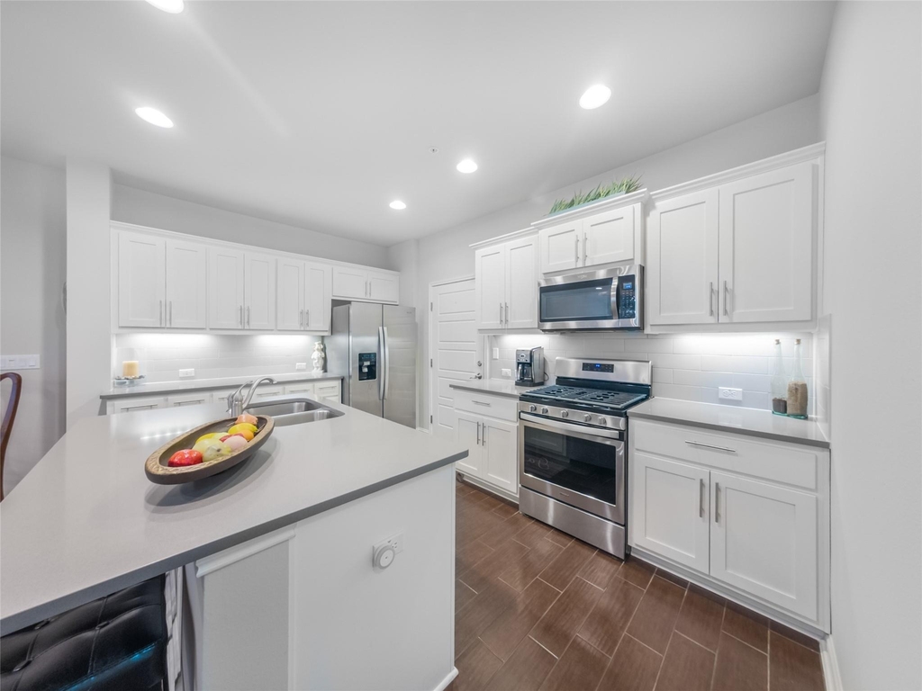13800 Lyndhurst St - Photo 8