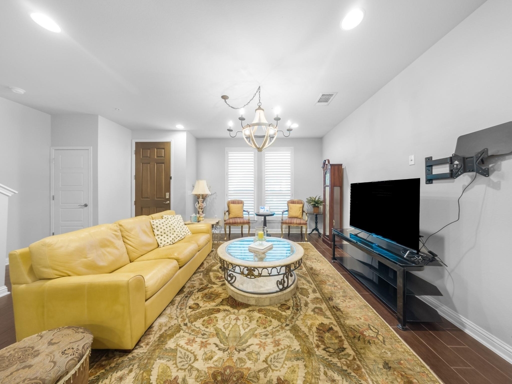 13800 Lyndhurst St - Photo 4