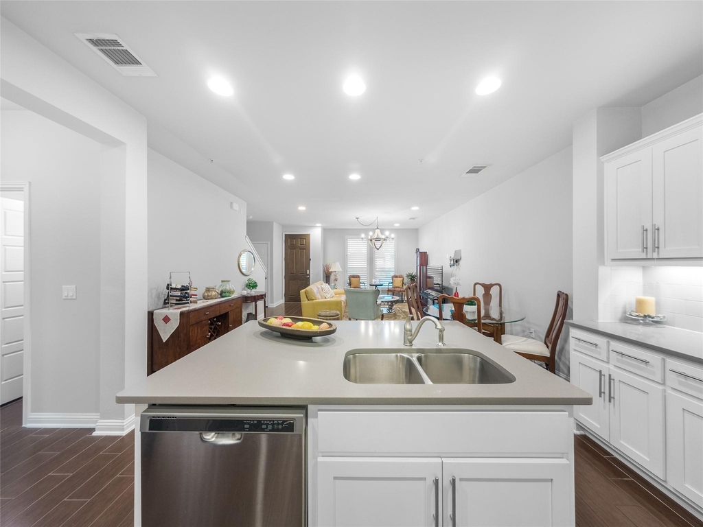 13800 Lyndhurst St - Photo 11