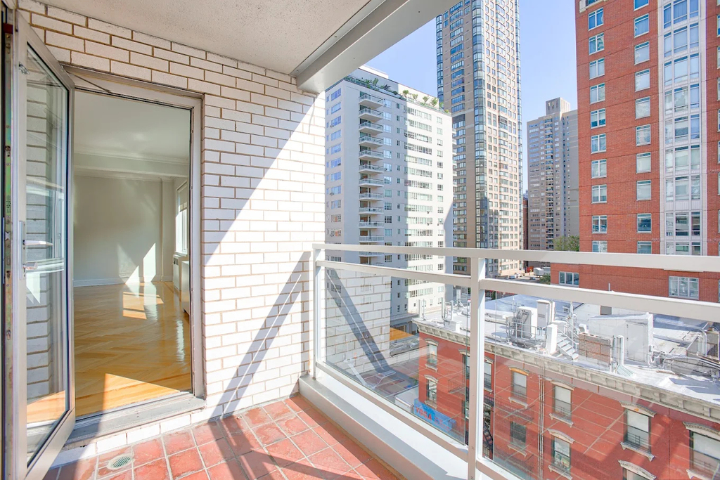 165 East 66th Street - Photo 3