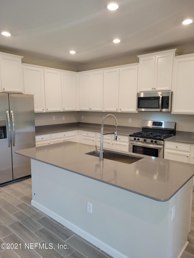 95 Bloomfield Way - Photo 1
