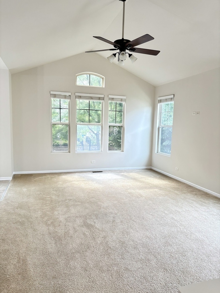 429 Grosvenor Lane - Photo 2