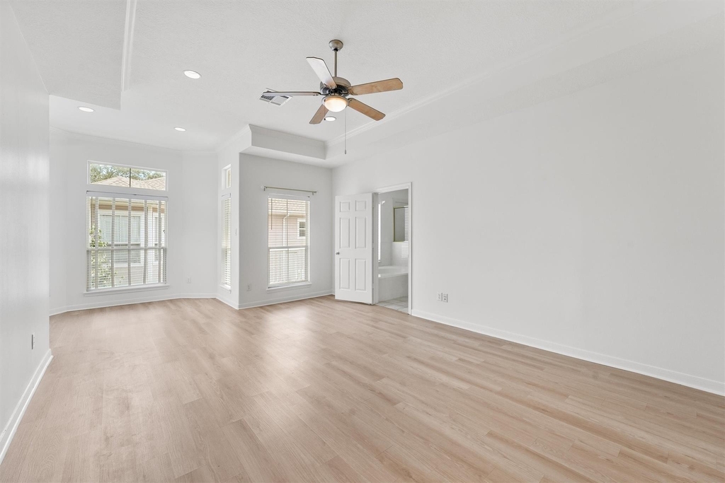 208 Hawthorne Street - Photo 15