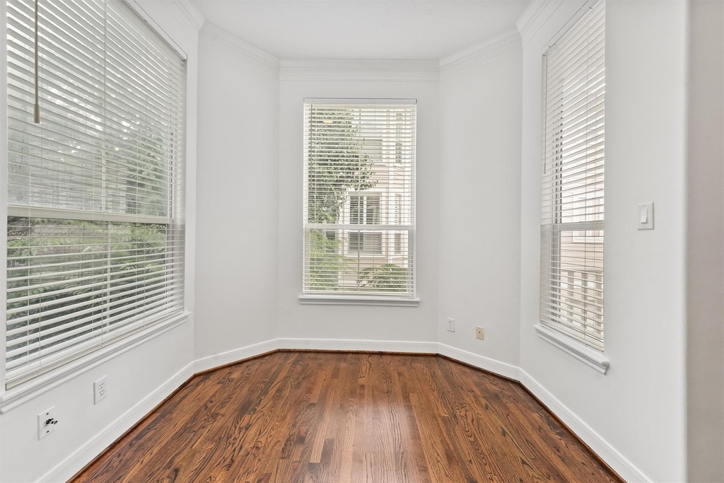 208 Hawthorne Street - Photo 10
