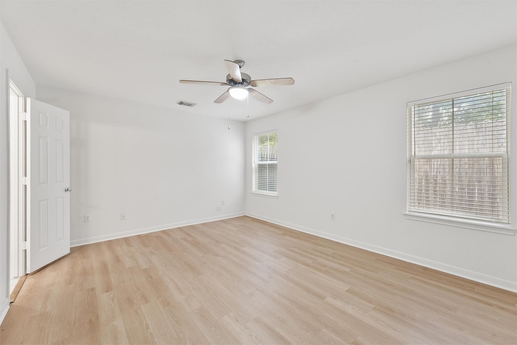 208 Hawthorne Street - Photo 3