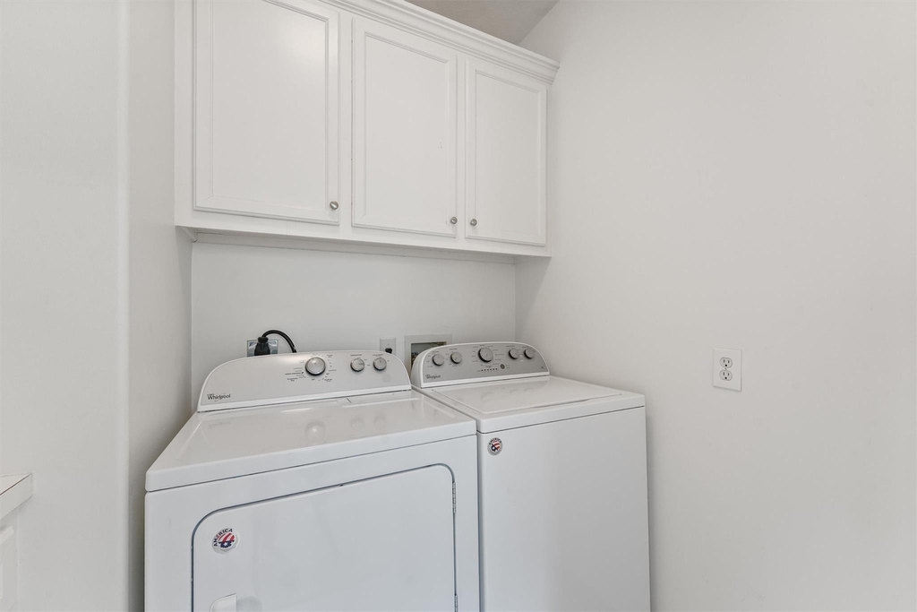 208 Hawthorne Street - Photo 21