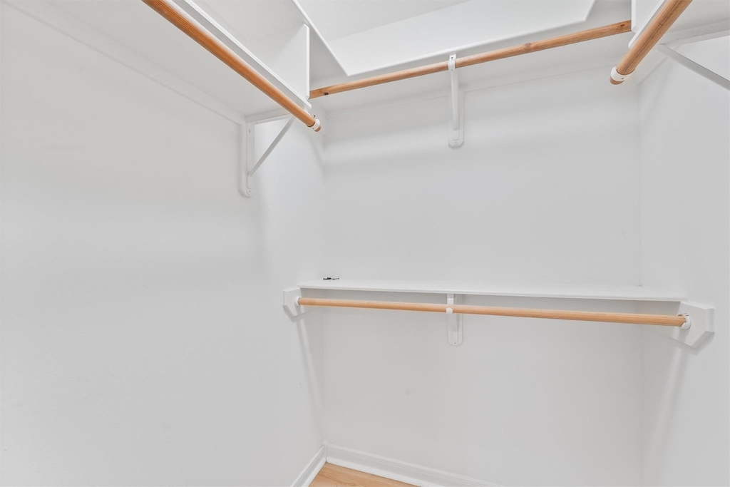 208 Hawthorne Street - Photo 5