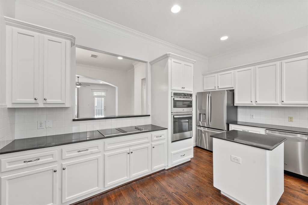 208 Hawthorne Street - Photo 13