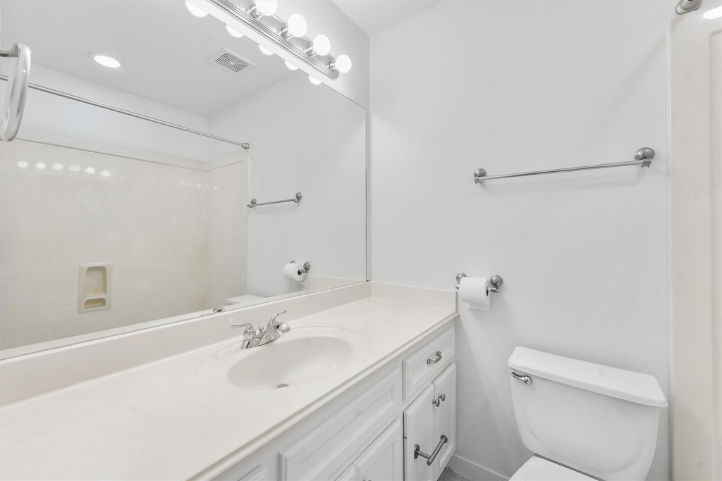 208 Hawthorne Street - Photo 4