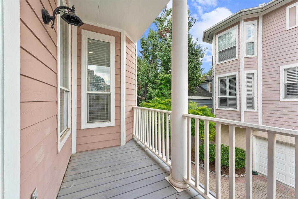 208 Hawthorne Street - Photo 11