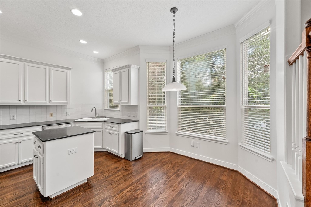 208 Hawthorne Street - Photo 12