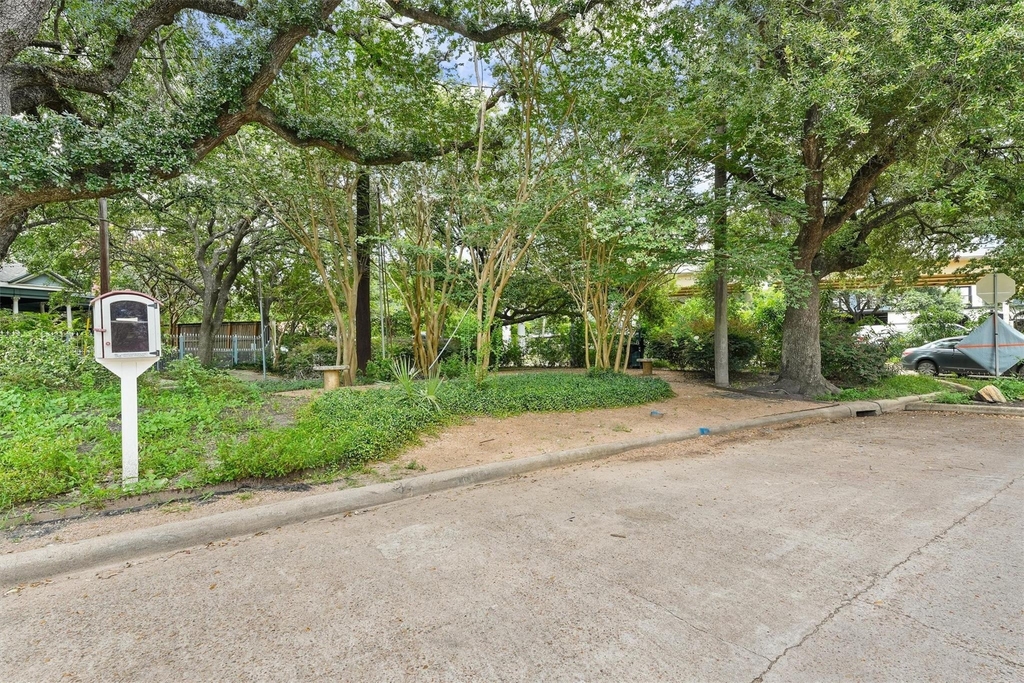 208 Hawthorne Street - Photo 24