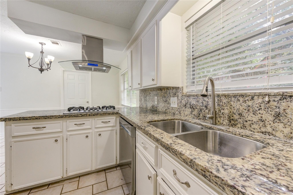 8107 Durklyn Lane - Photo 6