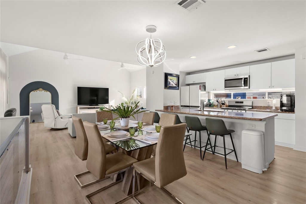 905 Saulnier Street - Photo 2