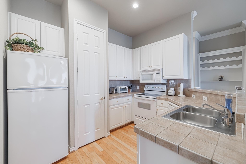 2400 Mccue Road - Photo 5
