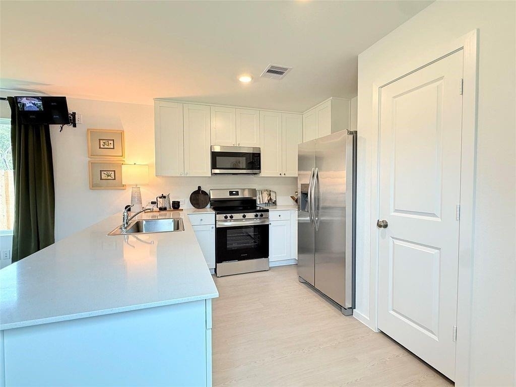 3606 Duplet Avenue - Photo 2