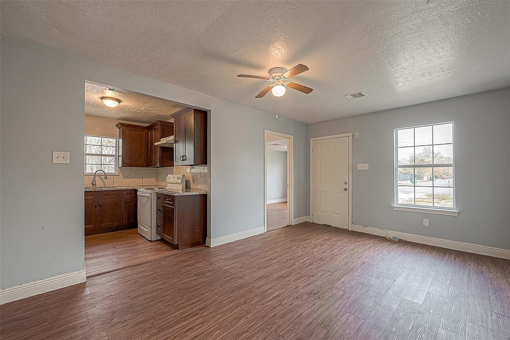 4006 Sunflower Street - Photo 2