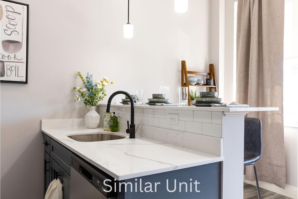 1555 Elm - Photo 3