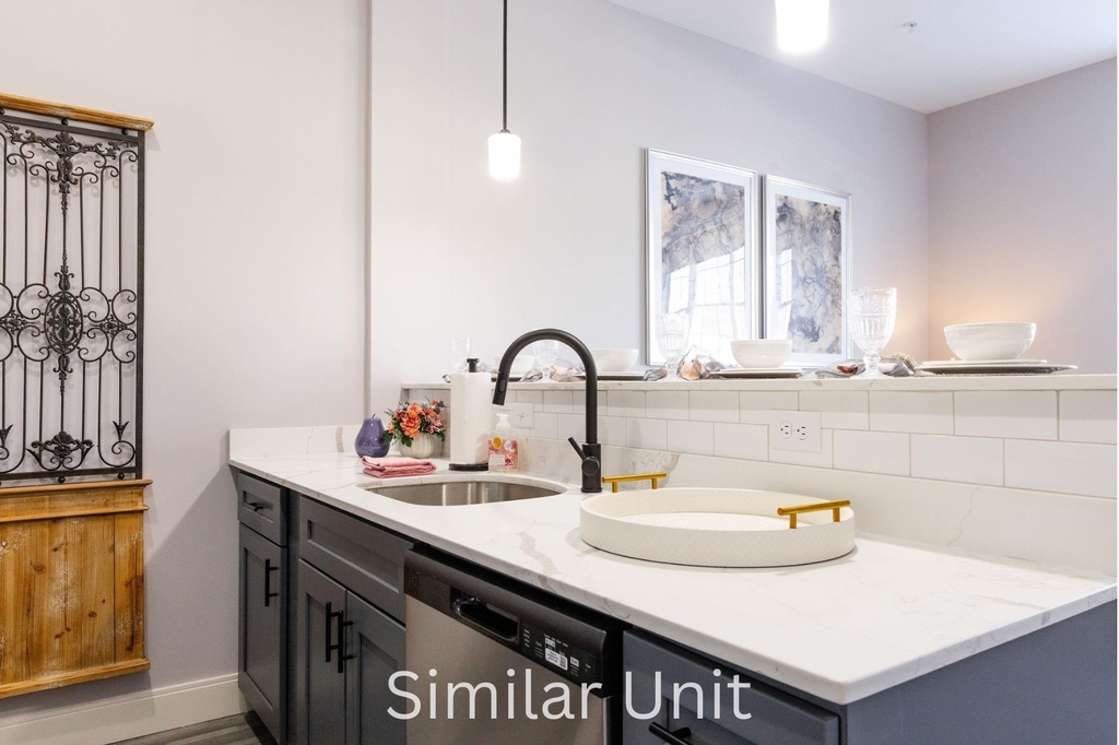 1555 Elm - Photo 19