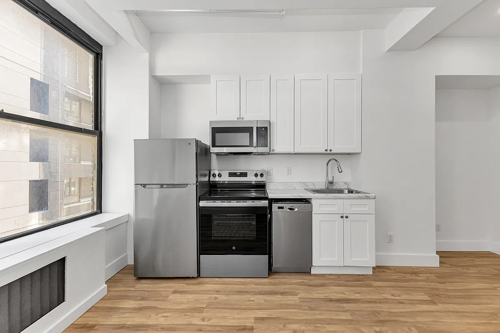 248 West 35th Street - Photo 3