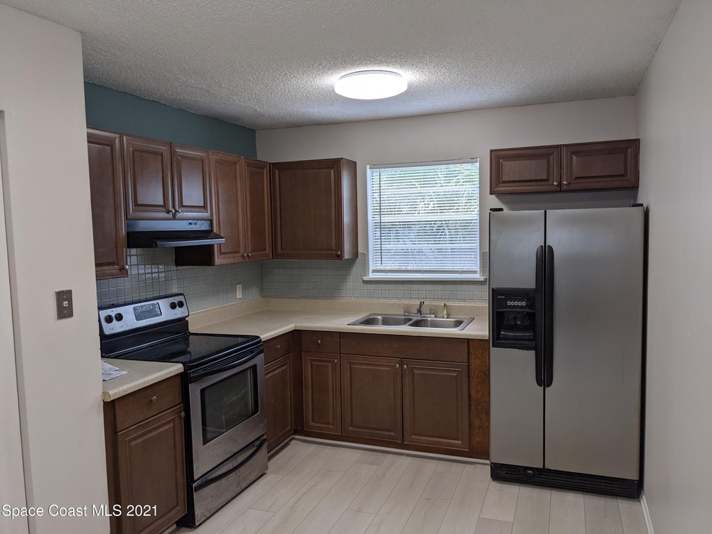 323 Olmstead Drive - Photo 5
