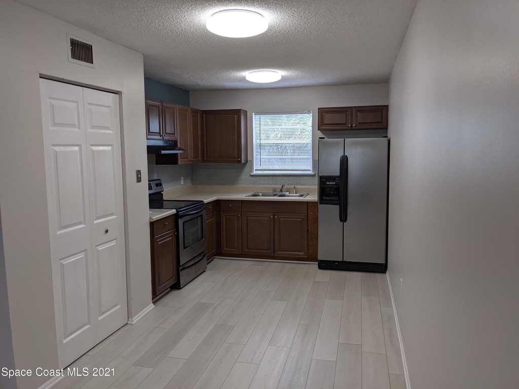 323 Olmstead Drive - Photo 4